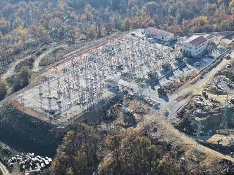 風(fēng)電項(xiàng)目-塞爾維亞黑峰150MW風(fēng)電項(xiàng)目110kV升壓站(施工中).jpg